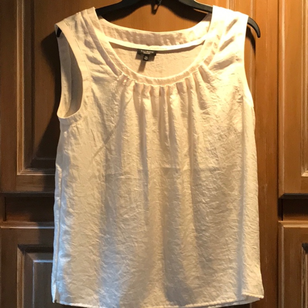 Woman’s sleeveless top.Never worn.